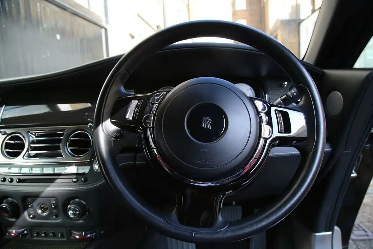 2017-rolls-royce-wraith-66-no-trim-big-46