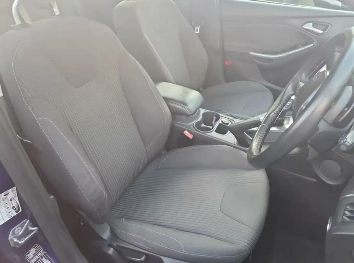 2014-ford-focus-16-titanium-navigator-125ps-hatchback-powershift-big-5