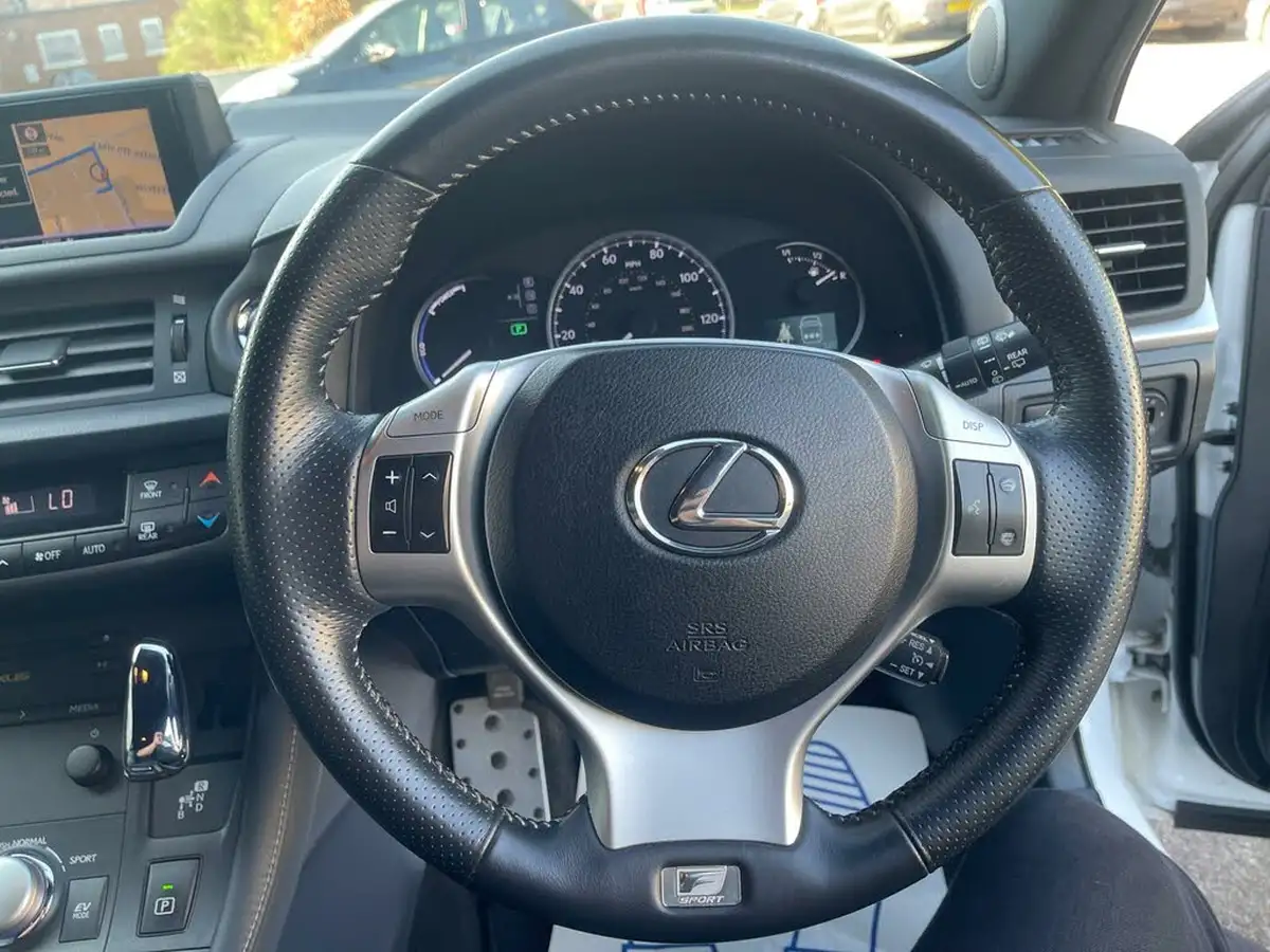 2013-lexus-ct-200h-18-f-sport-big-23
