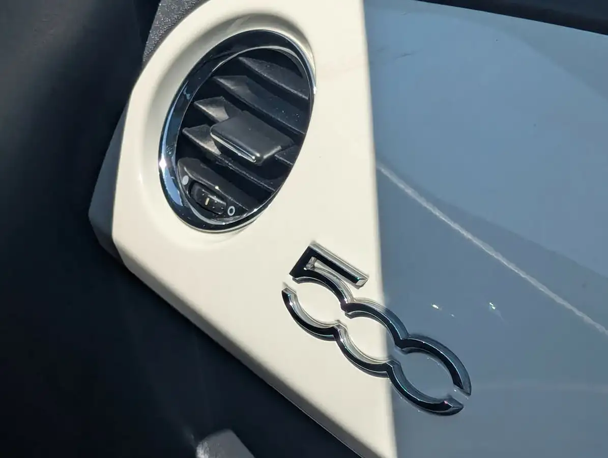 2011-fiat-500-12-lounge-big-19