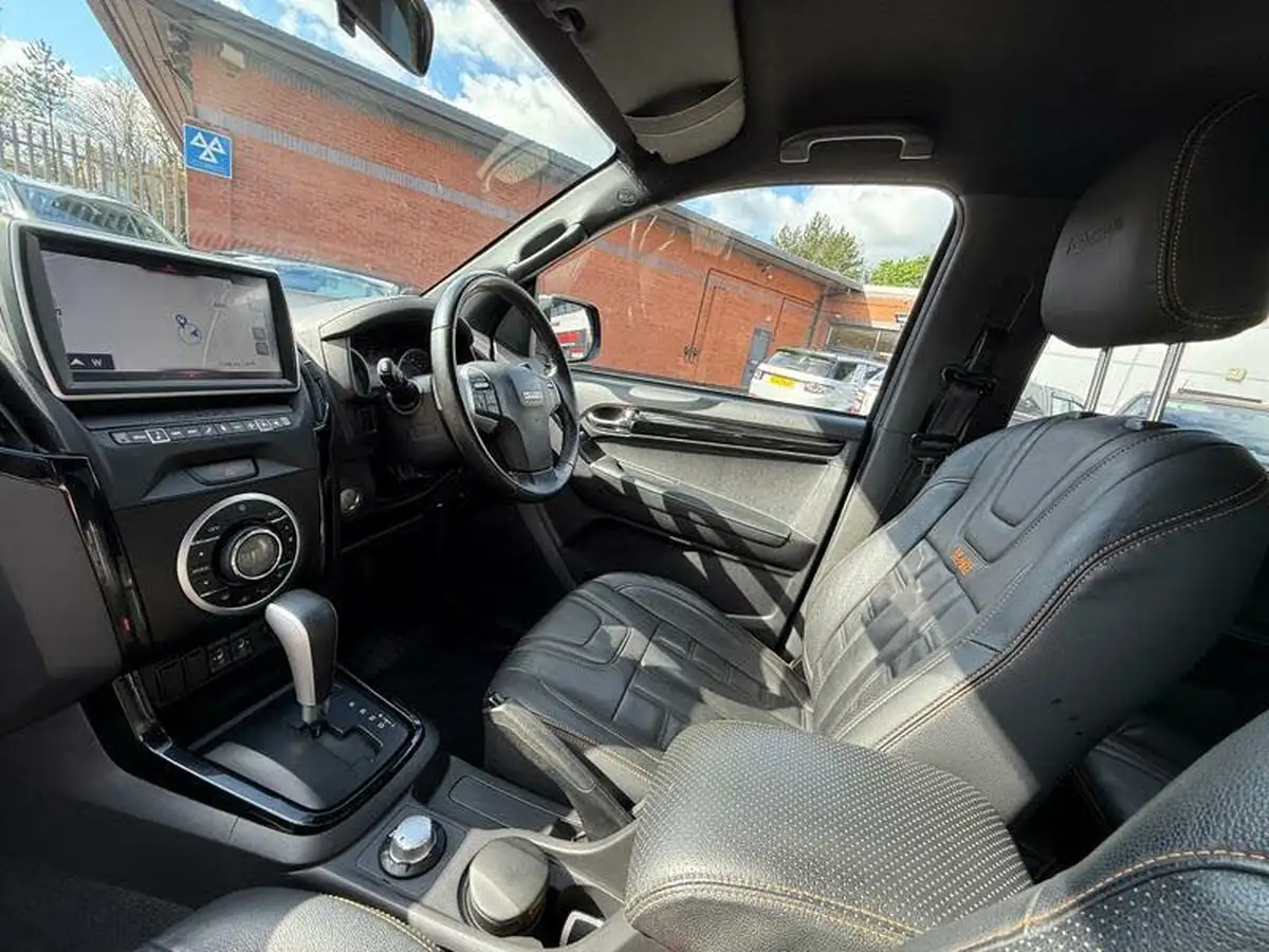 2019-isuzu-d-max-19td-blade-auto-big-9