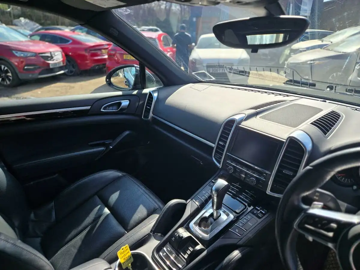 2015-porsche-cayenne-30td-big-23