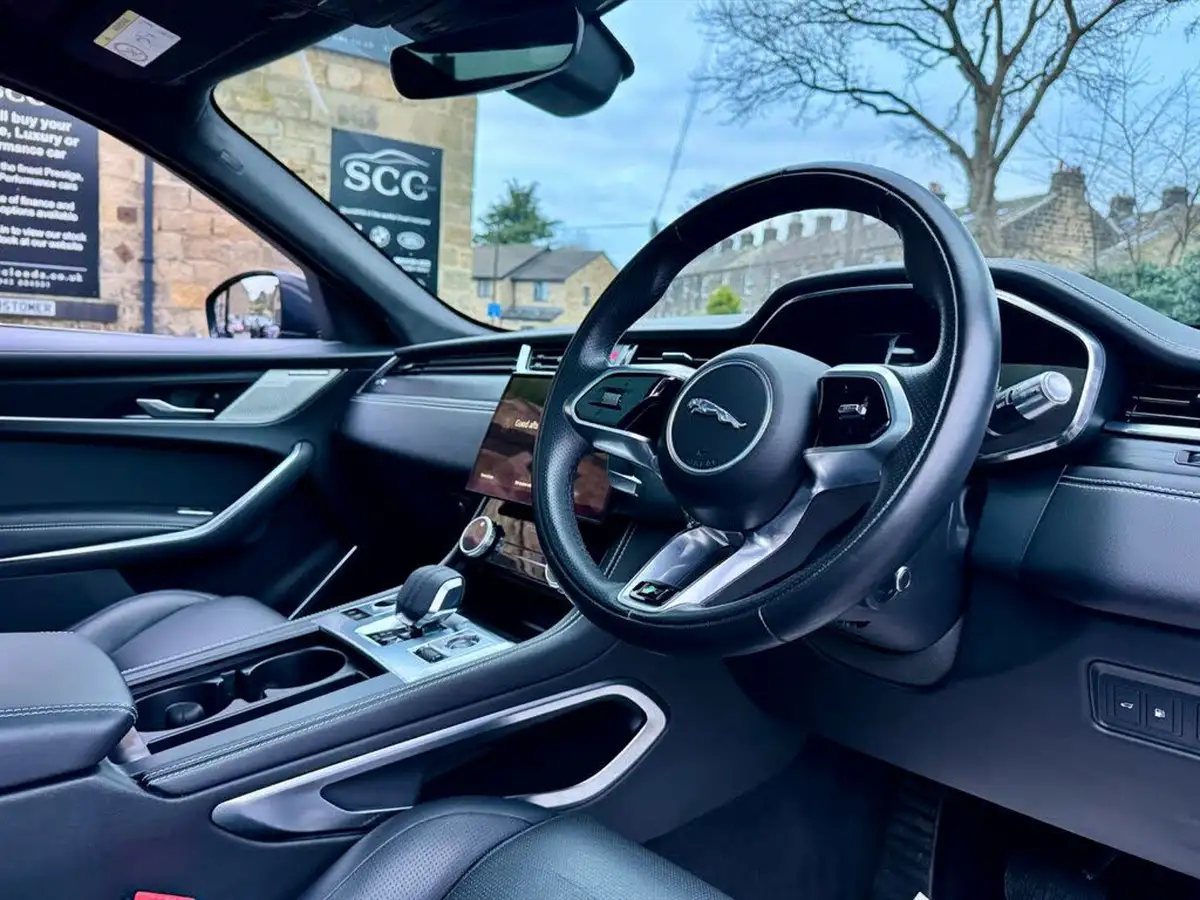 2021-jaguar-f-pace-20-p400e-hse-big-24