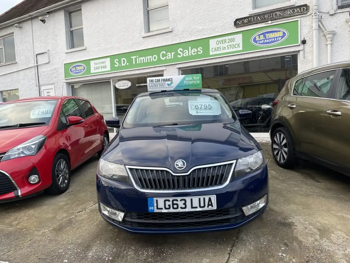 2013-skoda-rapid-12-elegance-greentech-big-1