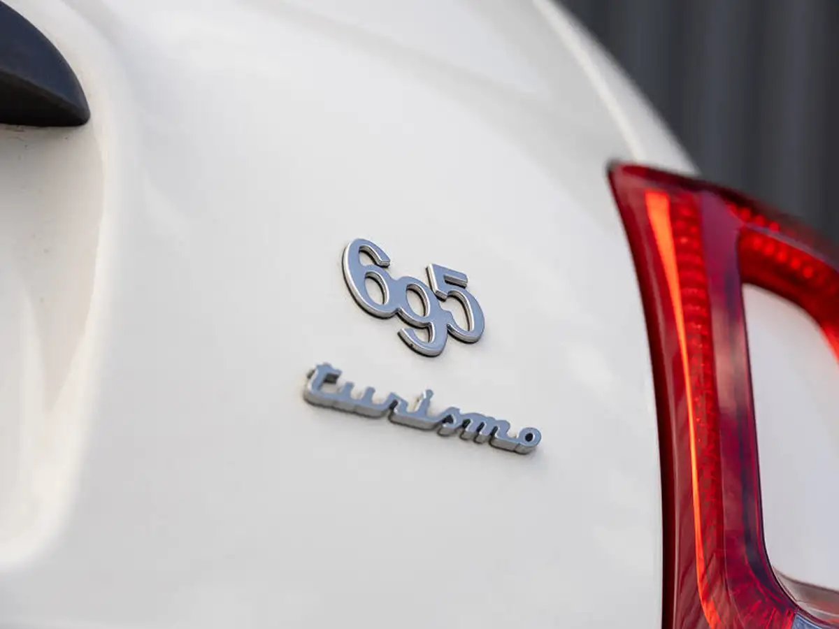 2023-abarth-695-14-tjet-turismo-big-18