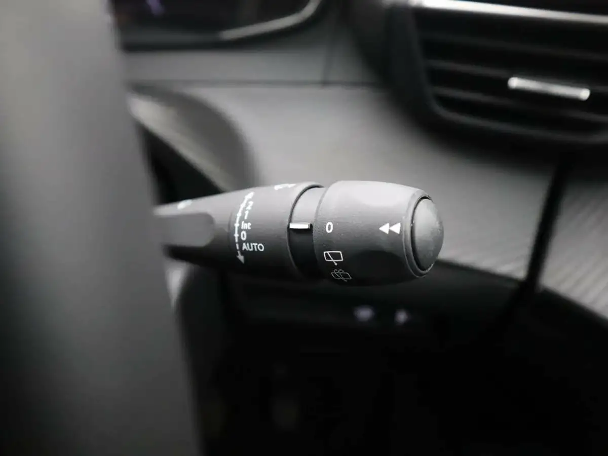 2025-peugeot-2008-suv-12-puretech-allure-130ps-big-24