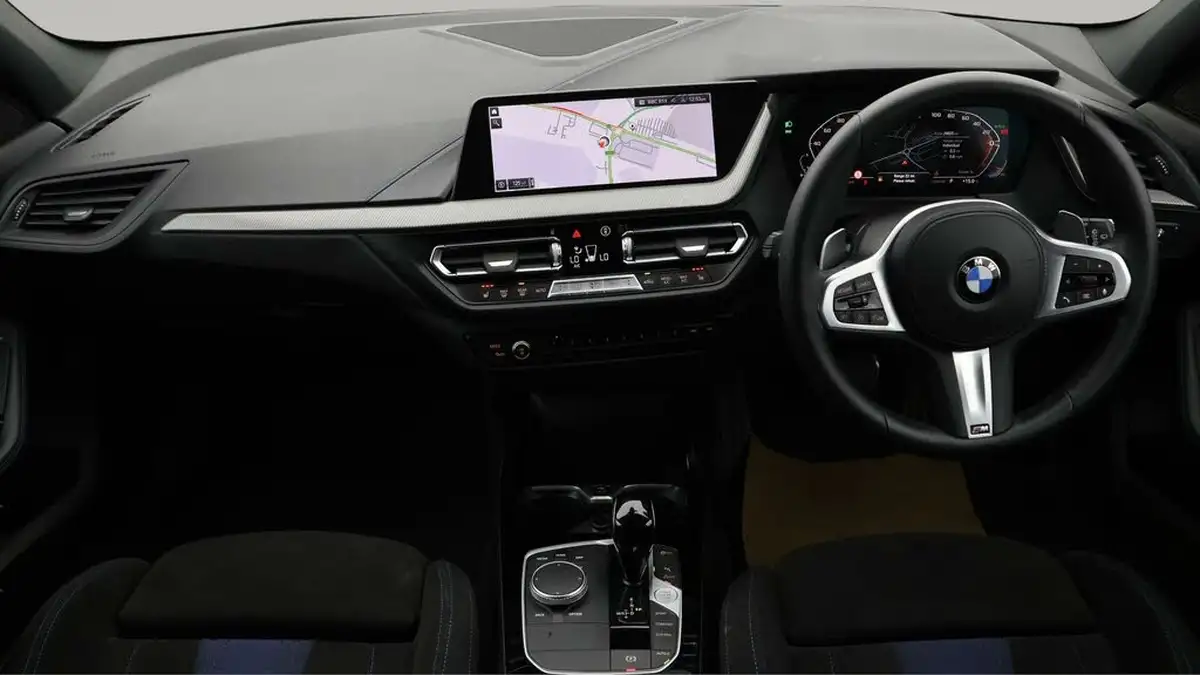 2022-bmw-1-series-20-m135i-xdrive-big-12