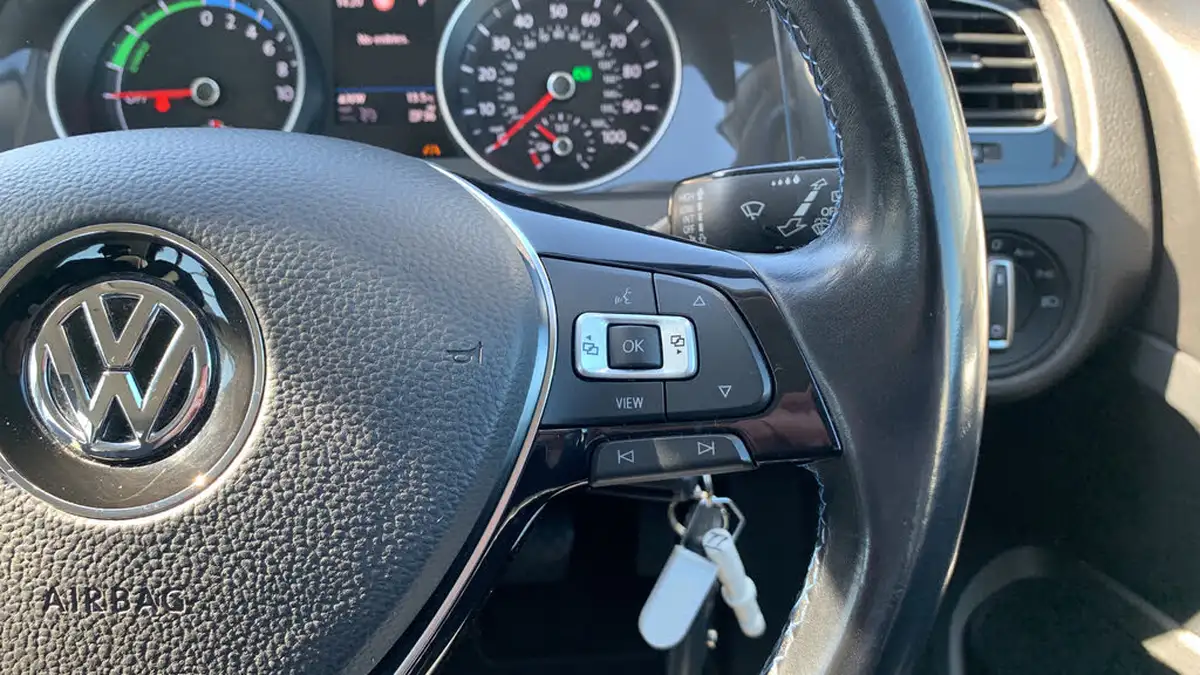 2019-volkswagen-golf-e-e-golf-big-23