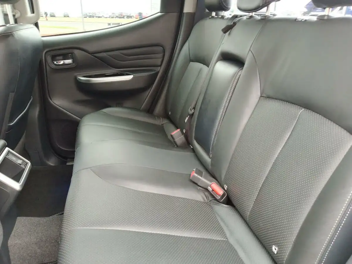 2020-mitsubishi-l200-22di-d-barbarian-auto-big-20
