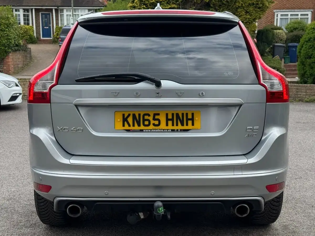 2015-volvo-xc60-24td-d5-r-design-220bhp-ss-geartronic-big-4