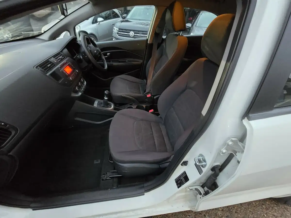 2012-kia-rio-125-1-5d-big-7
