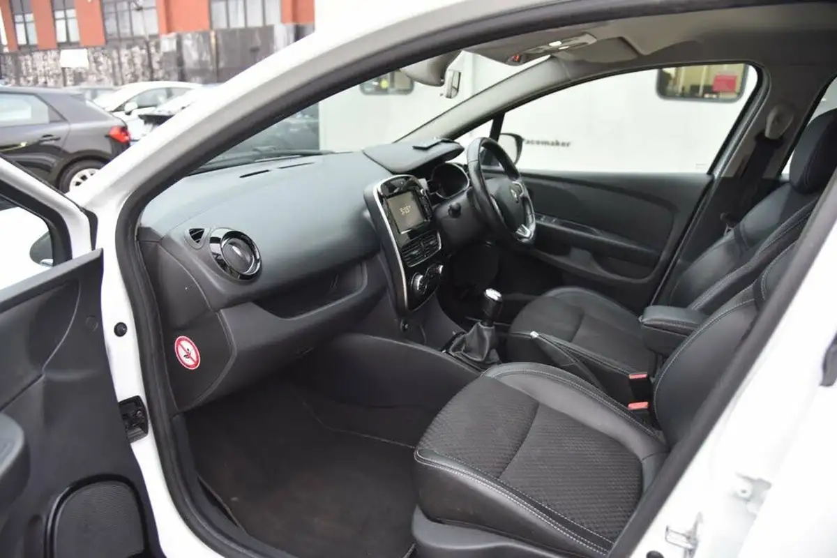 2017-renault-clio-09-tce-dynamique-s-nav-big-28