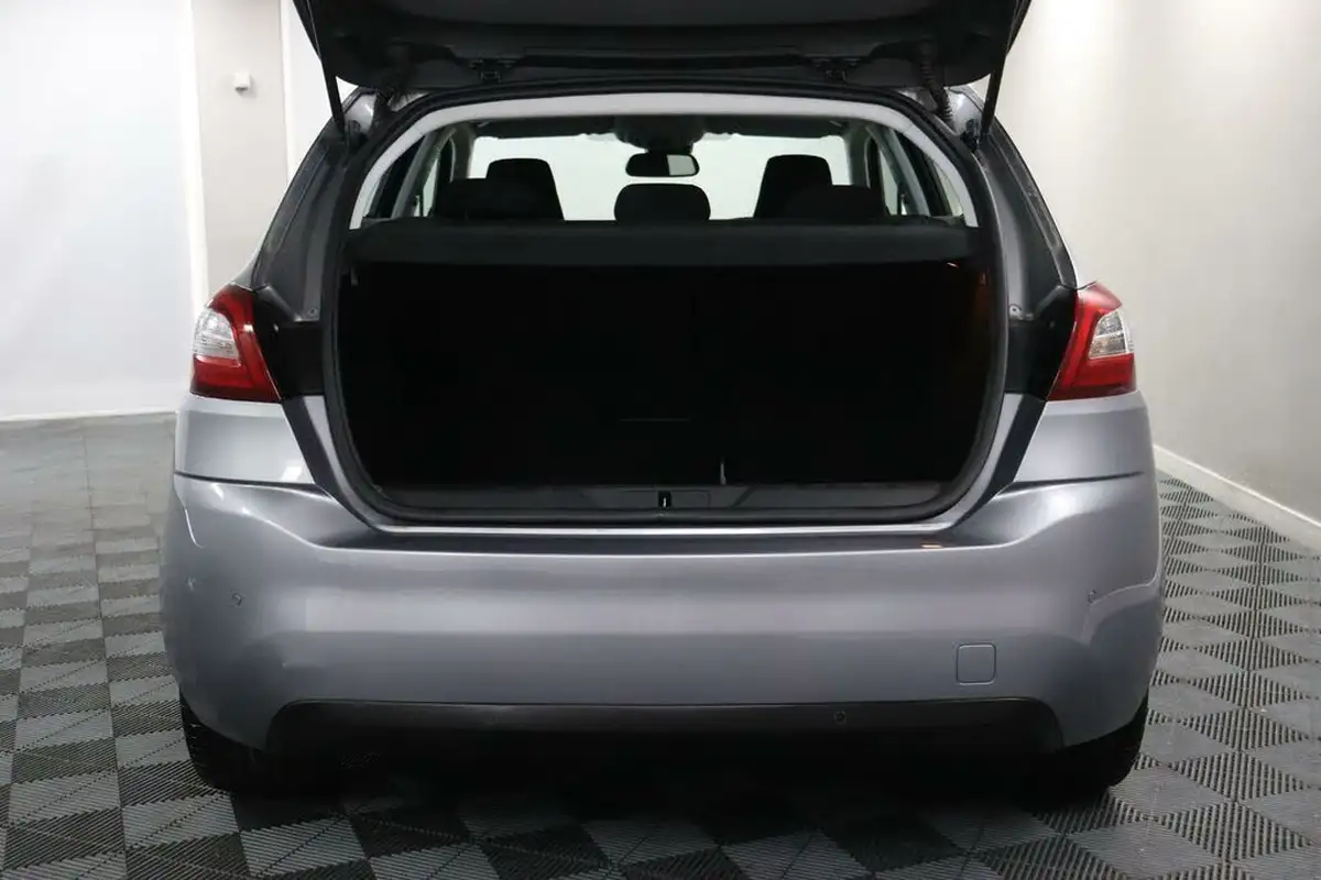 2016-peugeot-308-12-puretech-allure-130bhp-big-10