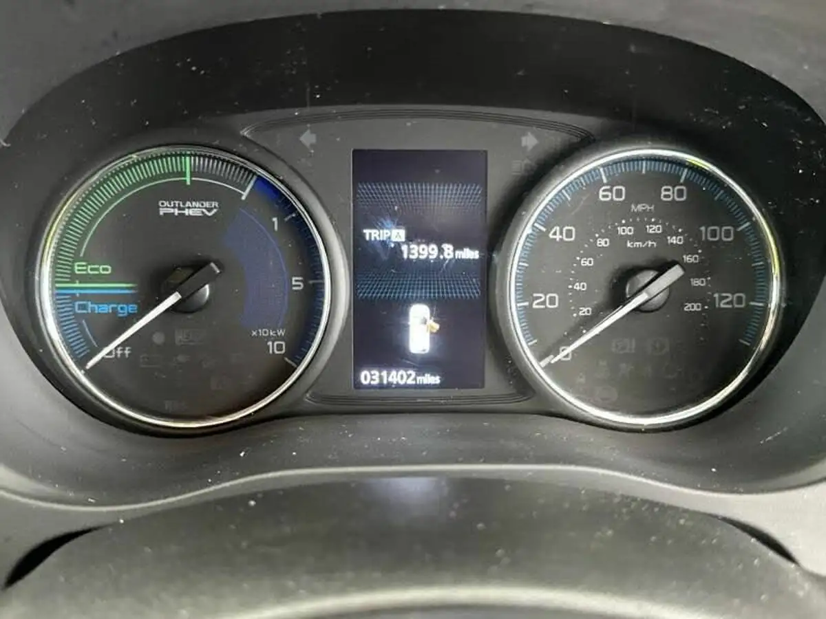 2020-mitsubishi-outlander-24-design-phev-big-8