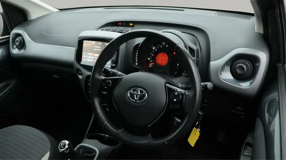 2018-toyota-aygo-10-vvt-i-x-play-71bhp-5d-big-9