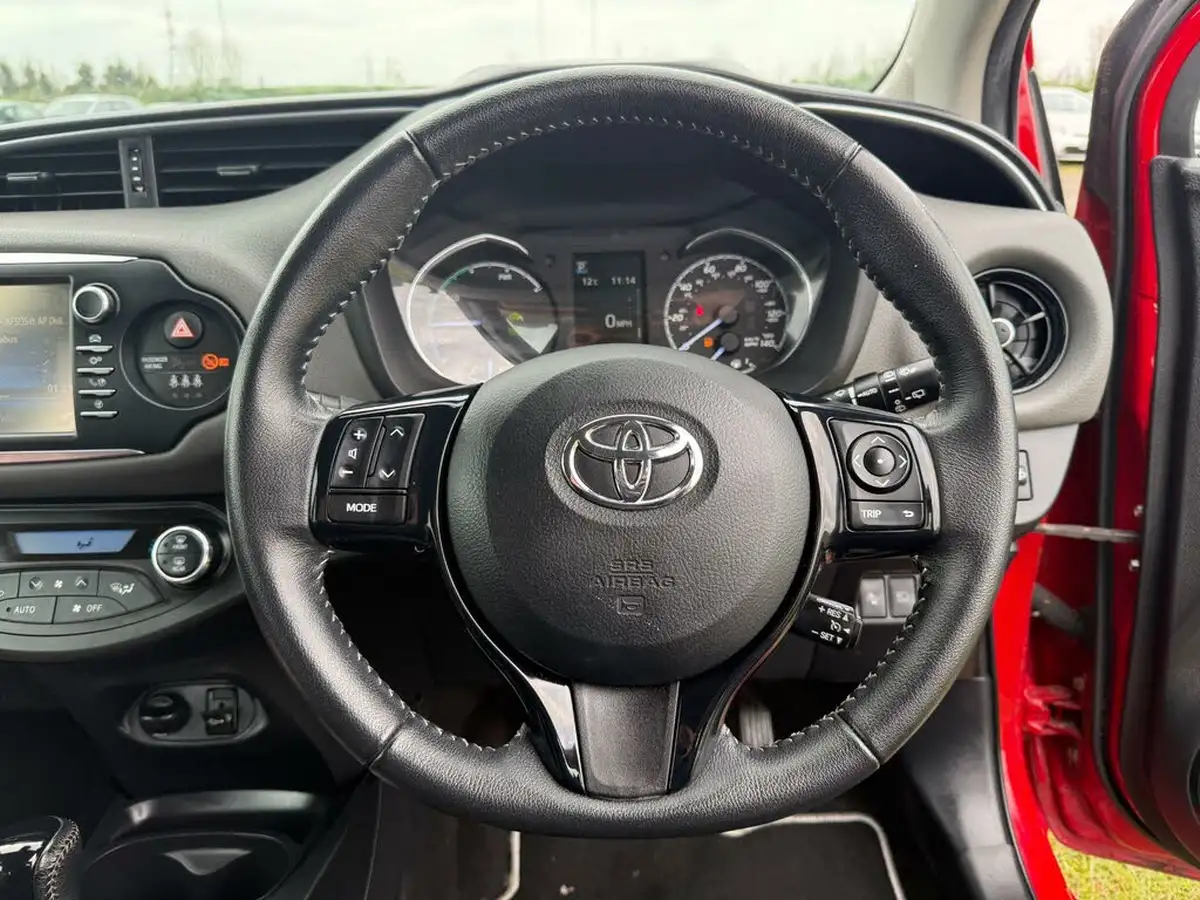 2017-toyota-yaris-15-vvt-i-icon-navi-hybrid-big-13