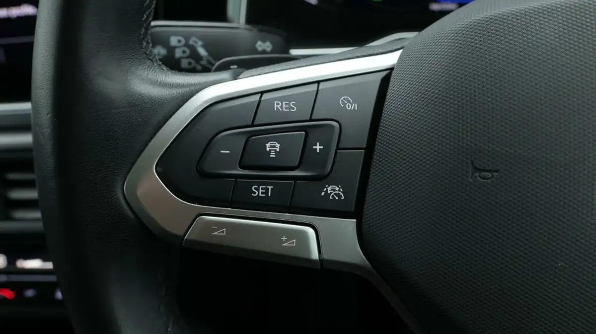 2022-volkswagen-taigo-15-tsi-style-big-23