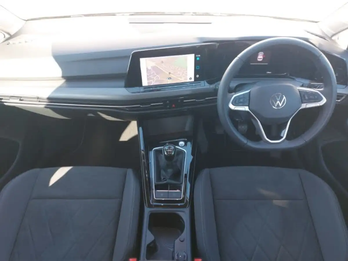 2024-volkswagen-golf-15-tsi-style-150ps-hatchback-big-2