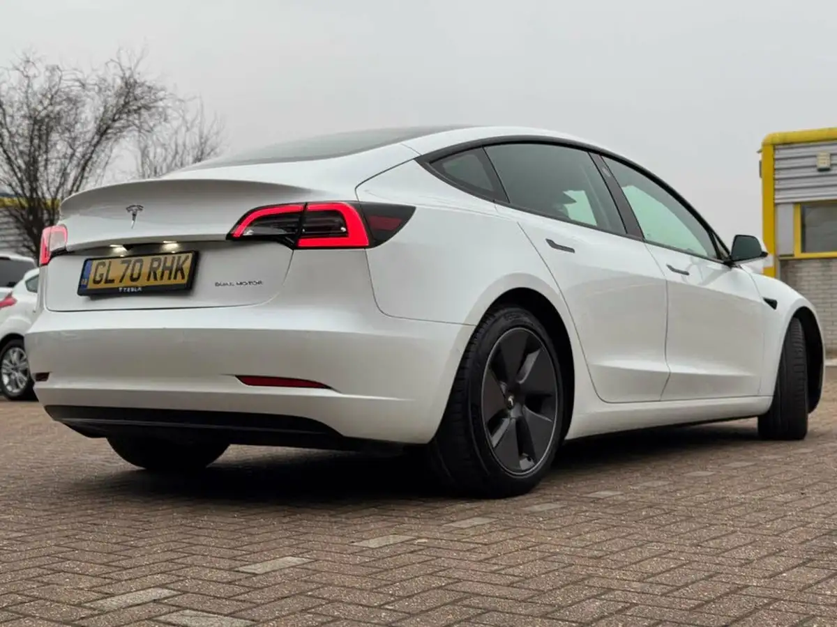 2020-tesla-model-3-e-long-range-big-16