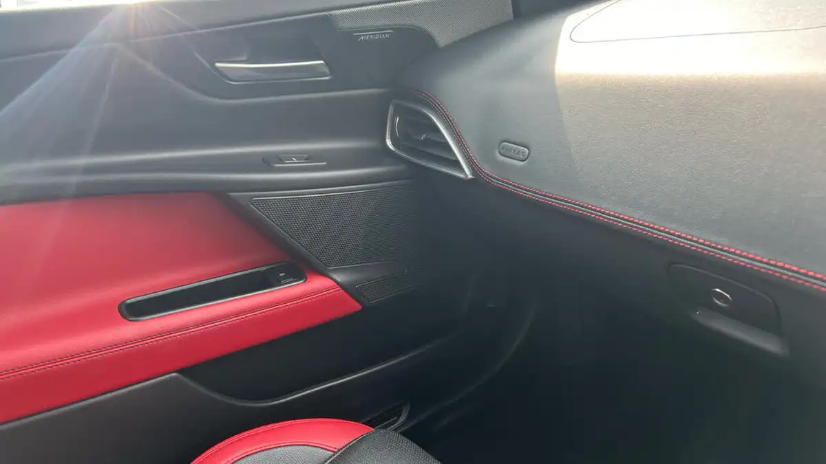 2015-jaguar-xe-30-s-big-16