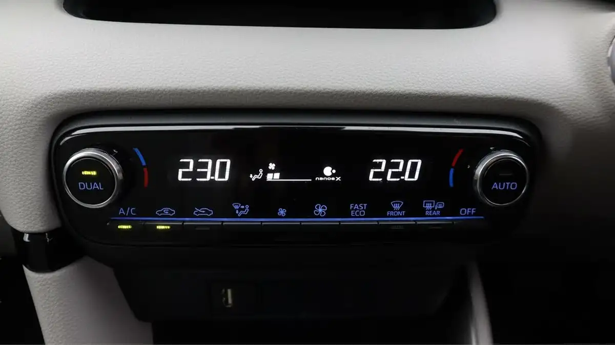 2023-toyota-yaris-15-vvt-i-excel-big-12