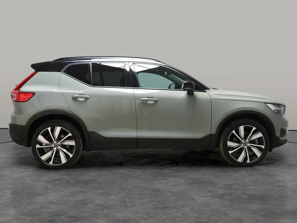 2022-volvo-c40-e-twin-recharge-pro-big-10