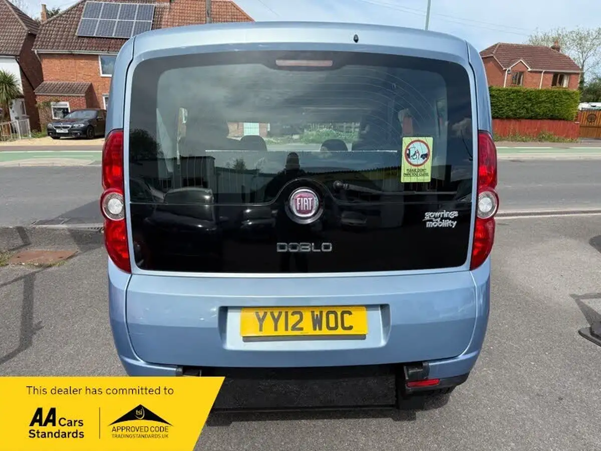 2012-fiat-doblo-14-mylife-16v-7seat-big-8