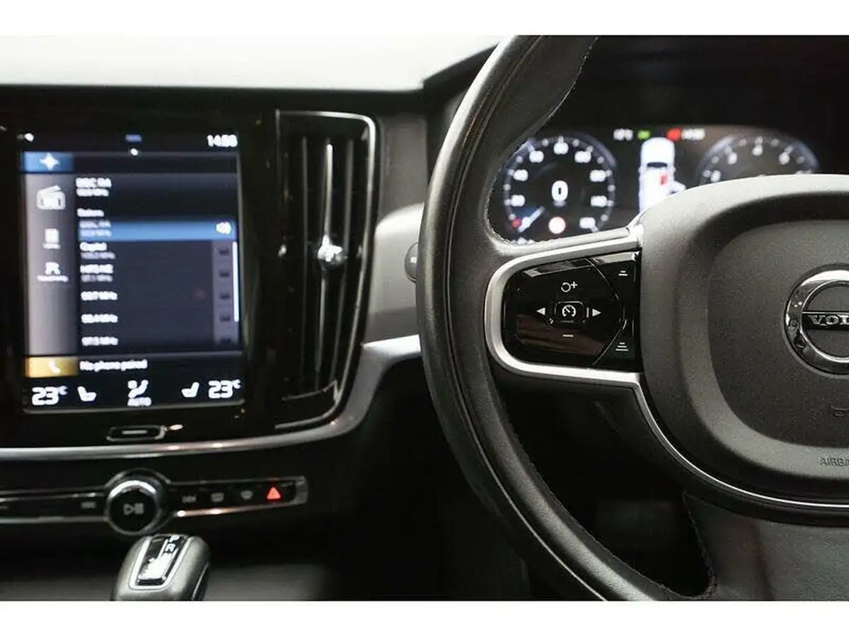 2019-volvo-v90-20-t4-momentum-plus-big-24