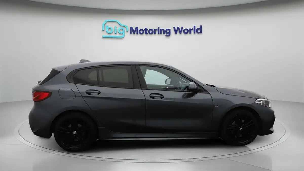 2021-bmw-1-series-15-118i-m-sport-lcp-dct-big-8