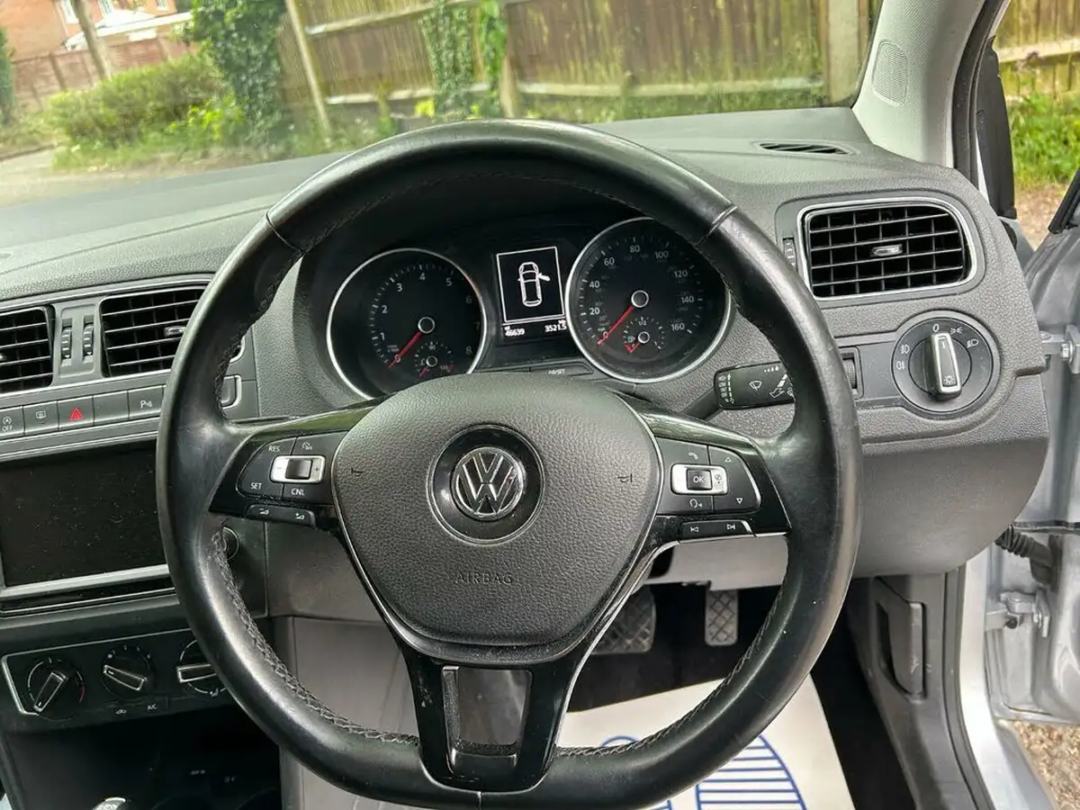 2016-volkswagen-polo-12-tsi-match-5d-dsg-big-5