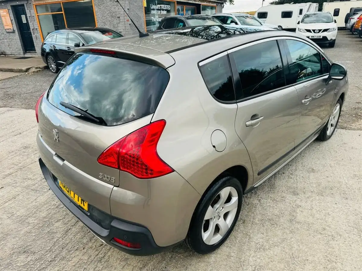 2011-peugeot-3008-crossover-20td-exclusive-150bhp-big-37