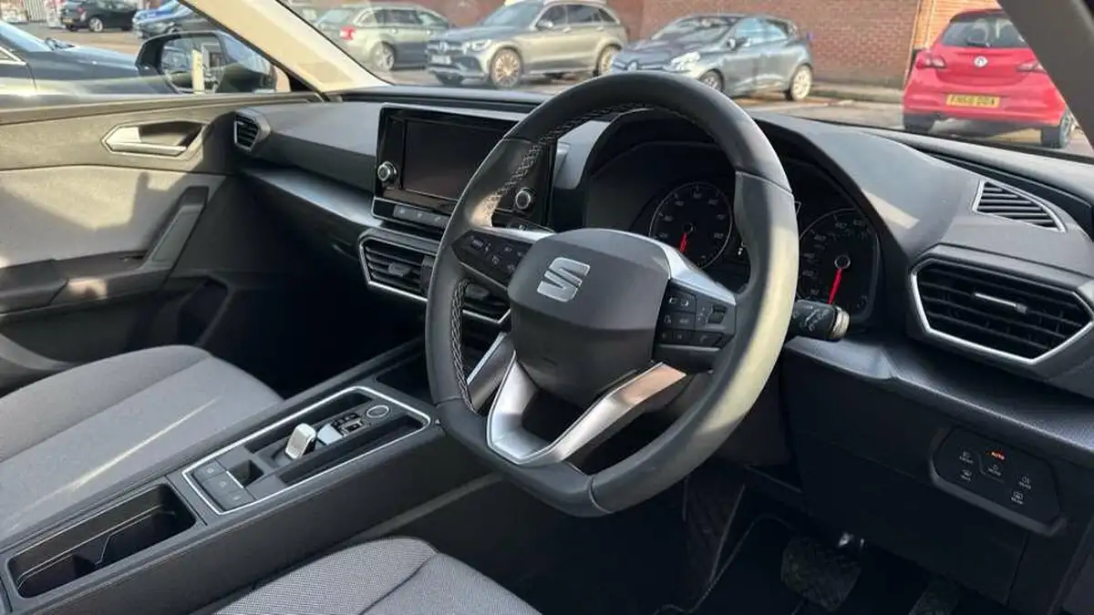 2024-seat-leon-10-etsi-evo-se-hatchback-big-5