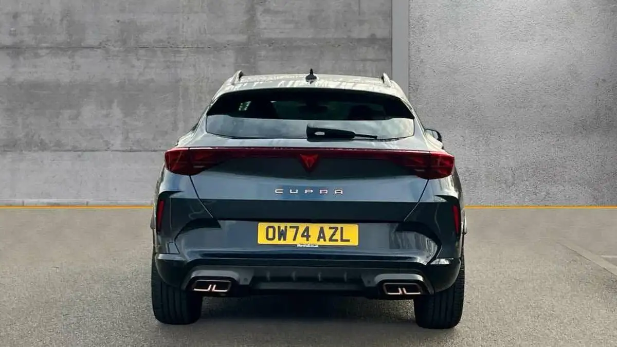 2024-cupra-formentor-15-e-hybrid-vz1-big-10