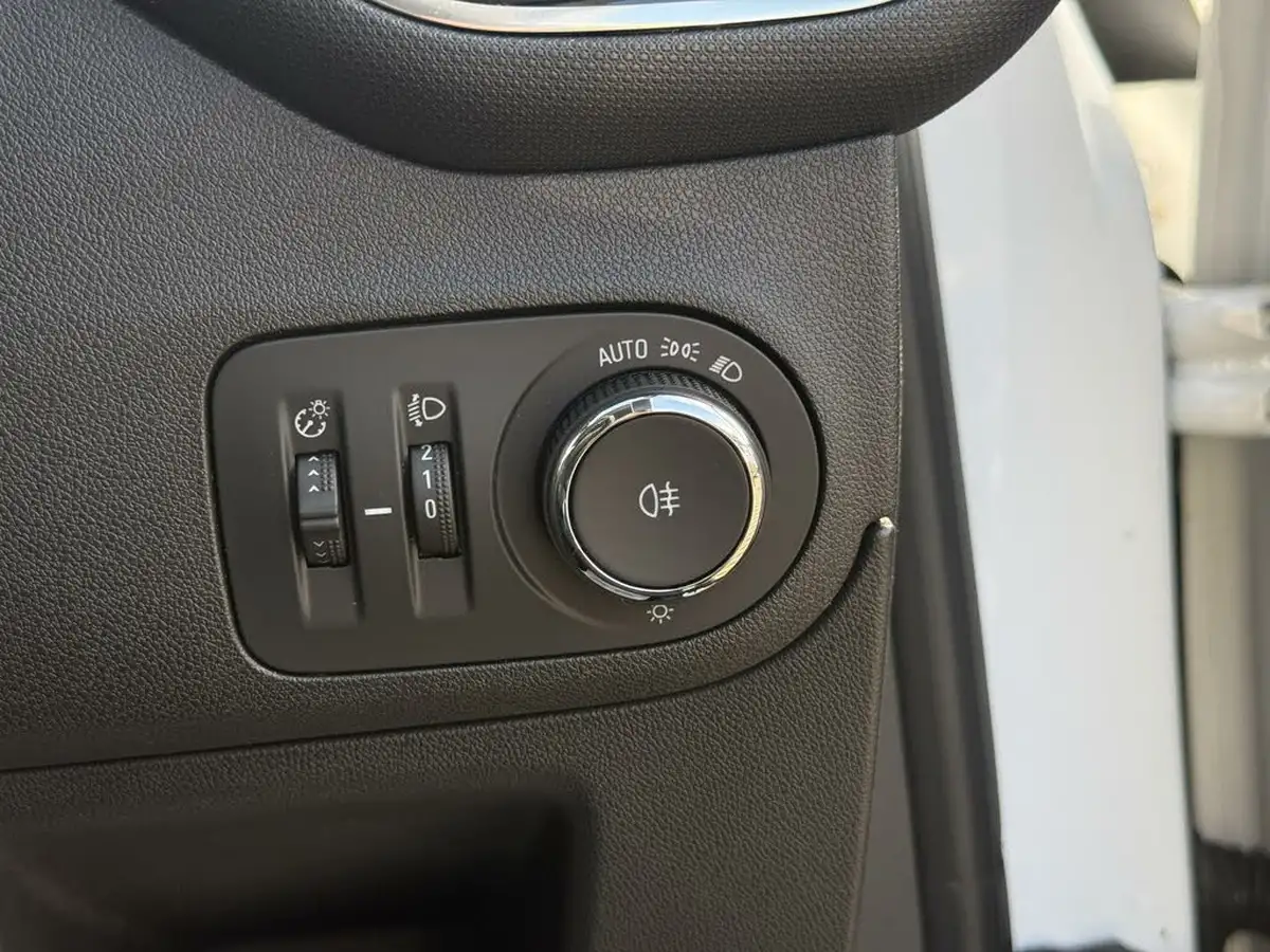 2021-vauxhall-crossland-12i-griffin-big-28