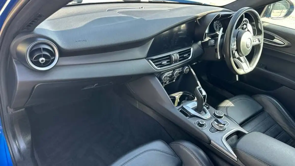 2022-alfa-romeo-giulia-20-veloce-big-9