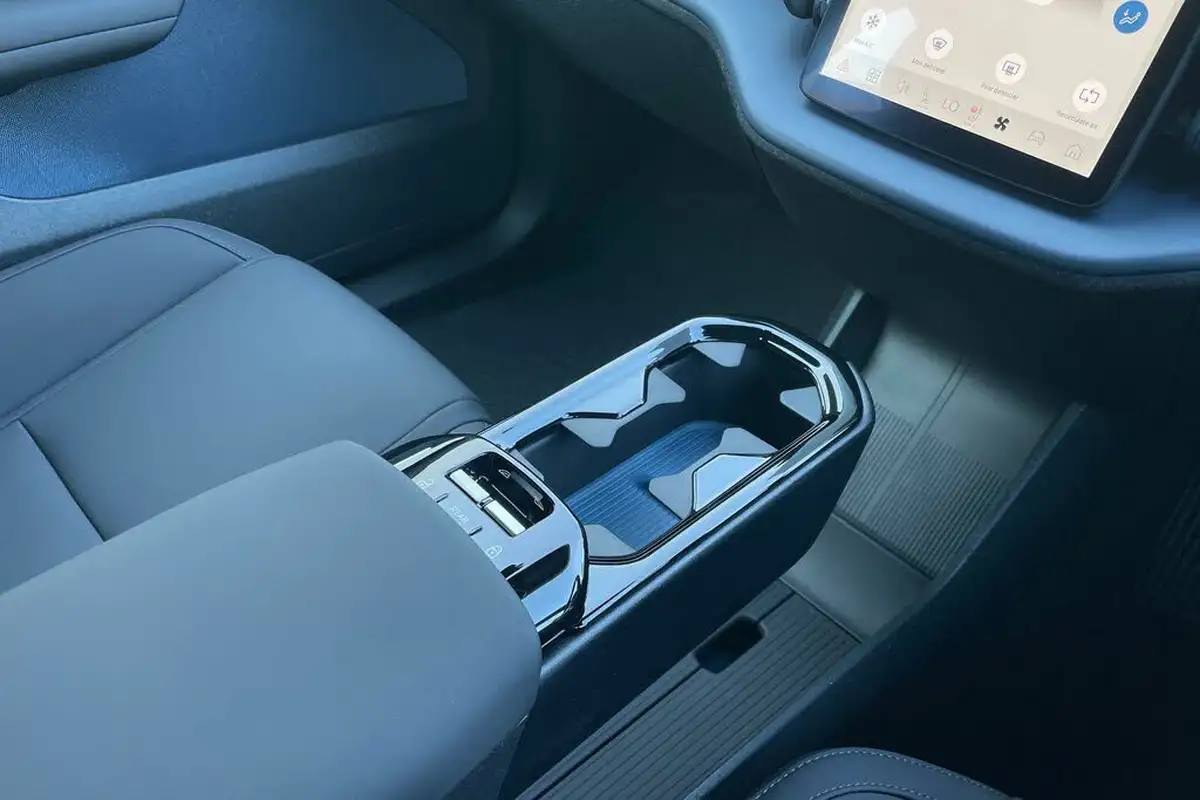2025-volvo-ex30-e-single-motor-plus-extended-range-big-41