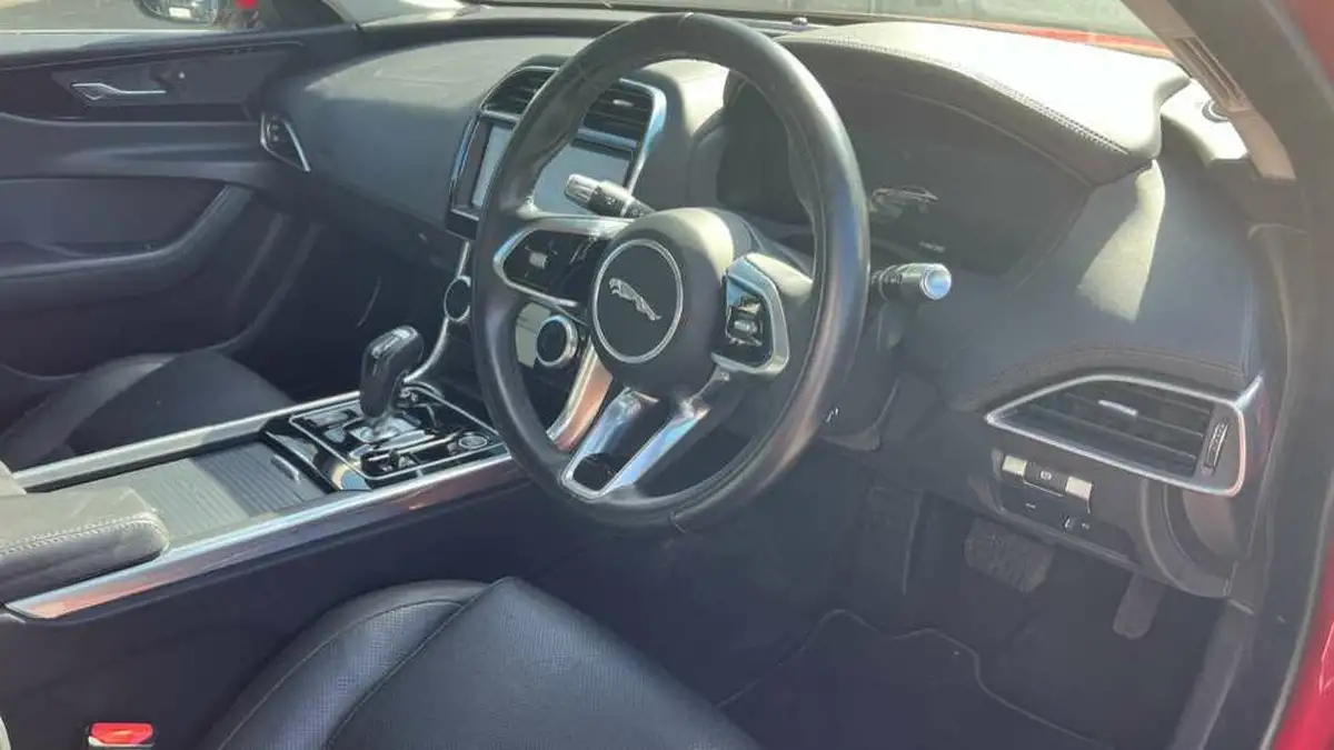2021-jaguar-xe-20-p250-s-big-10