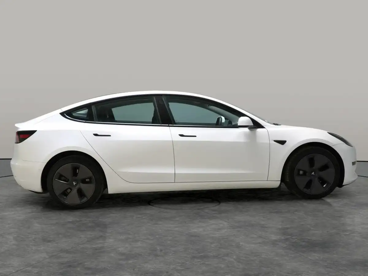 2022-tesla-model-3-e-long-range-big-11