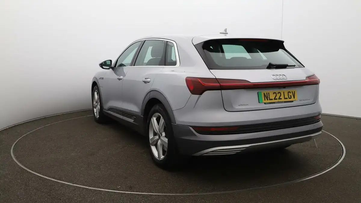 2022-audi-e-tron-55e-technik-station-wagon-big-54