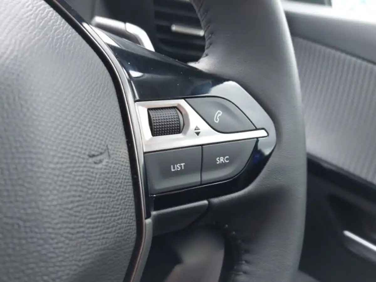 2022-peugeot-208-12-puretech-allure-premium-100bhp-eat8-big-14