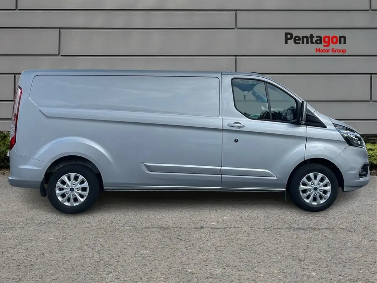 2023-ford-transit-custom-big-10