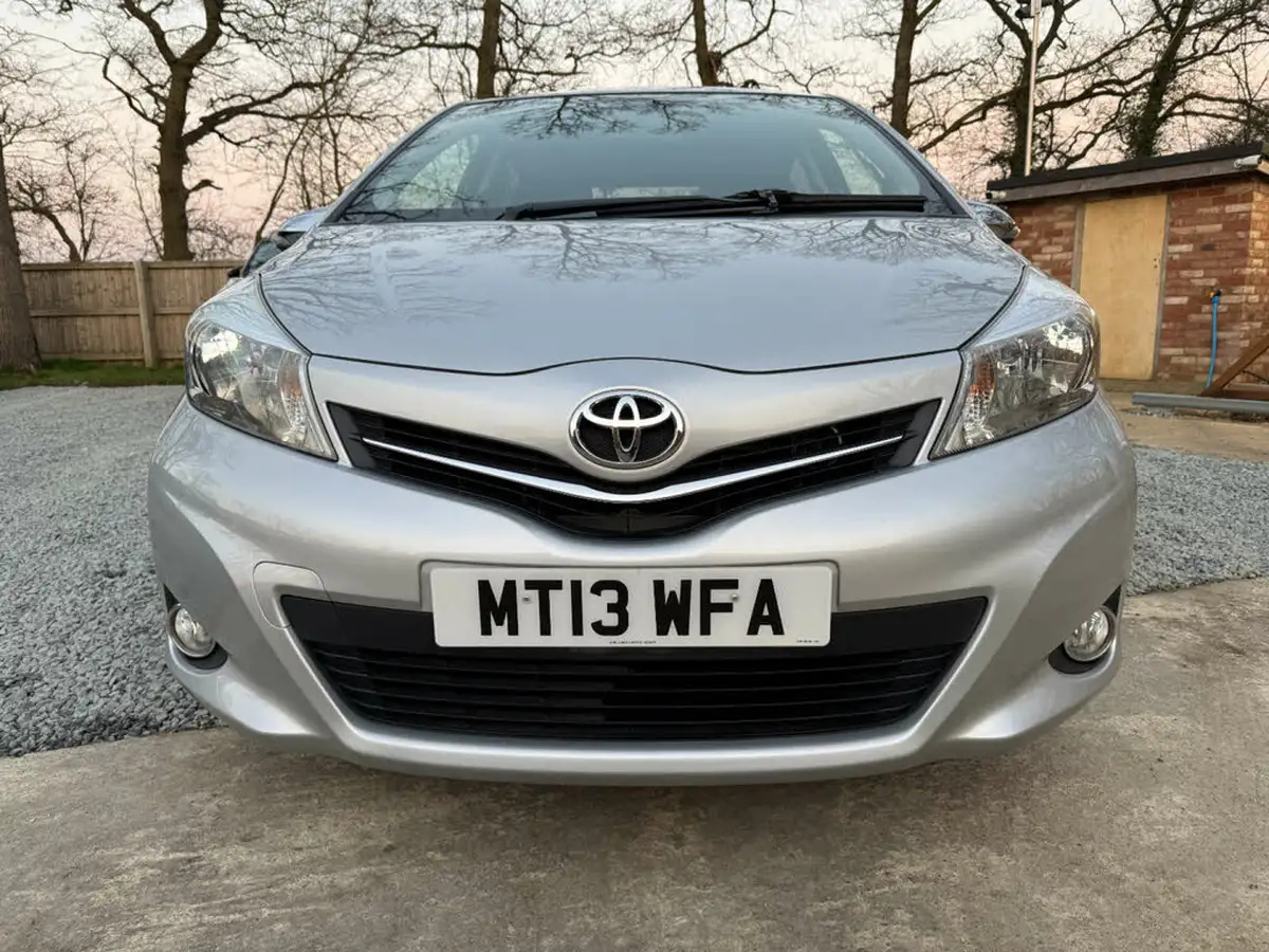 2013-toyota-yaris-133-trend-vvt-i-5d-big-11