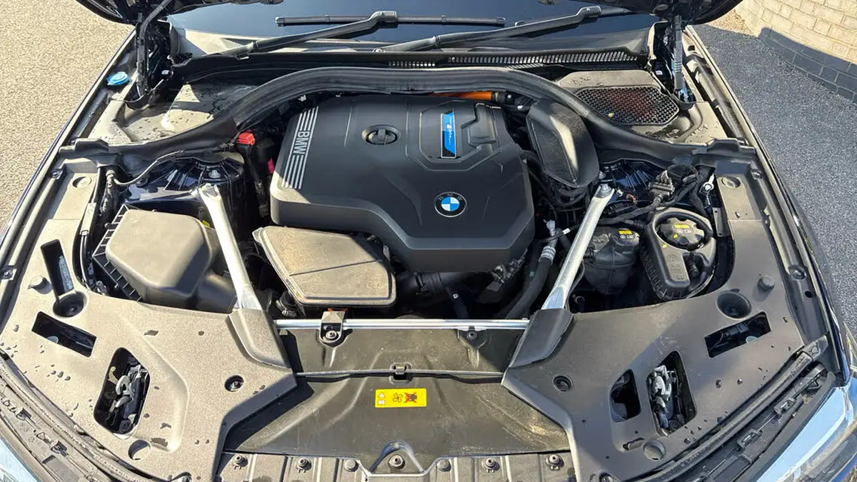 2022-bmw-5-series-20-530e-m-sport-saloon-4d-big-11
