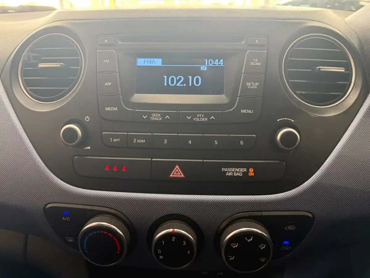 2014-hyundai-i10-10-se-big-17