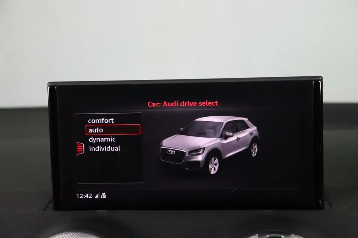2021-audi-q2-10-30-tfsi-sport-big-30