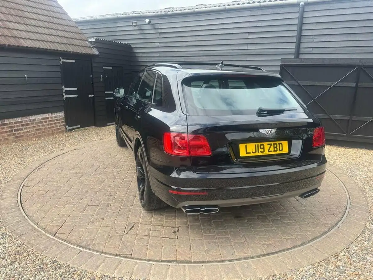 2019-bentley-bentayga-40-v8-big-50