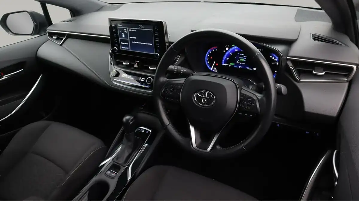 2022-toyota-corolla-18-vvt-i-icon-120bhp-trk-hatchback-5d-big-9