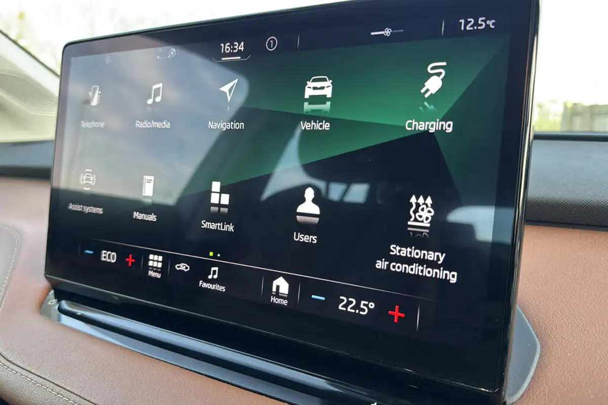2022-skoda-enyaq-e-60-big-42
