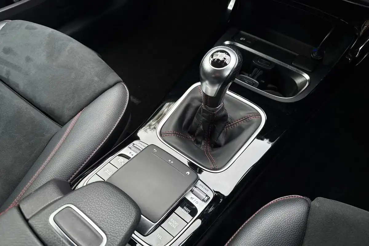 2019-mercedes-benz-a-class-13-a200-amg-line-executive-hatchback-5d-big-22