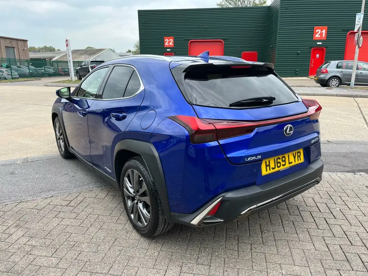 2019-lexus-ux-250h-20-f-sport-premium-plus-pack-big-3